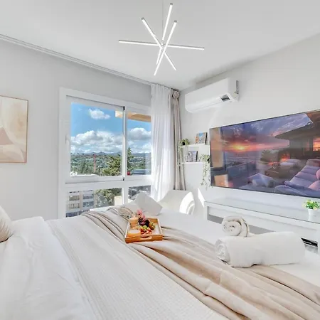 Apartment Newly Renovated Sunlit 3bdrm With Stunning Views *