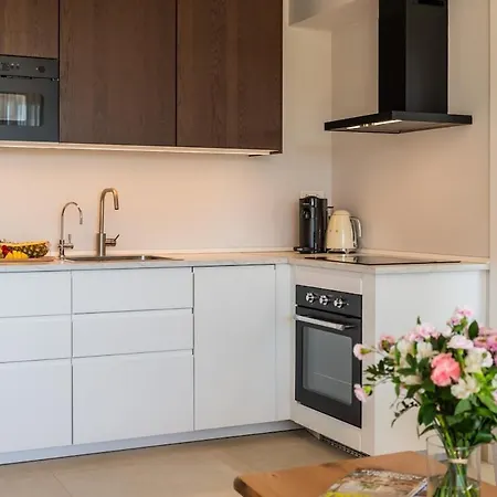 Apartment Newly Renovated Sunlit 3bdrm With Stunning Views