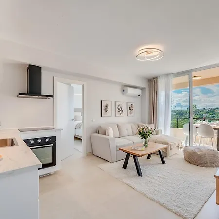 Newly Renovated Sunlit 3bdrm With Stunning Views *