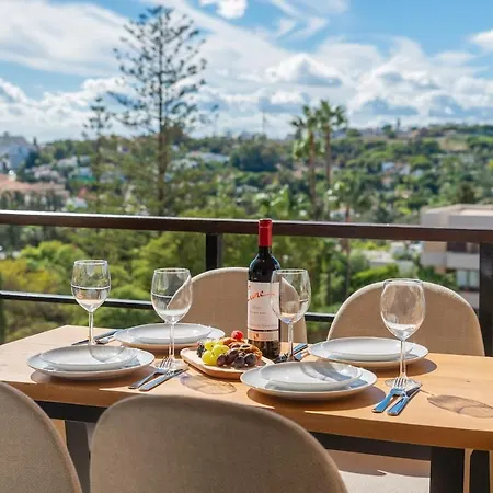 Newly Renovated Sunlit 3bdrm With Stunning Views