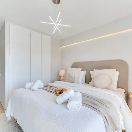 Newly Renovated Sunlit 3bdrm With Stunning Views Marbella