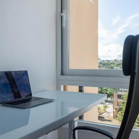 Newly Renovated Sunlit 3bdrm With Stunning Views