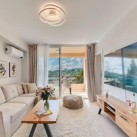 Newly Renovated Sunlit 3bdrm With Stunning Views Apartment
