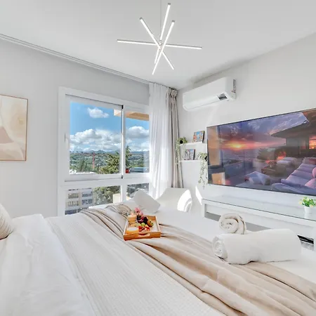 Newly Renovated Sunlit 3bdrm With Stunning Views *