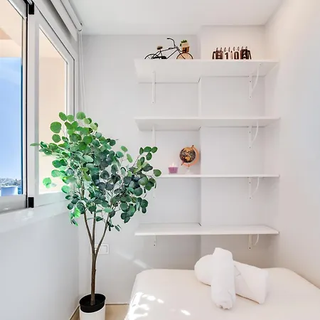 Newly Renovated Sunlit 3bdrm With Stunning Views *