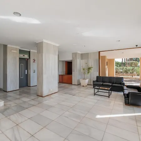 Apartment Newly Renovated Sunlit 3bdrm With Stunning Views