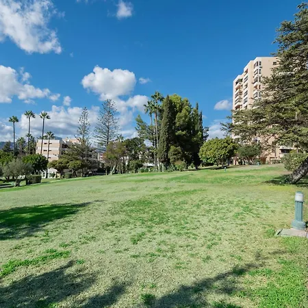 Apartment Newly Renovated Sunlit 3bdrm With Stunning Views *