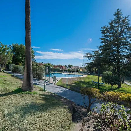 Newly Renovated Sunlit 3bdrm With Stunning Views *