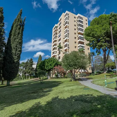 Apartment Newly Renovated Sunlit 3bdrm With Stunning Views