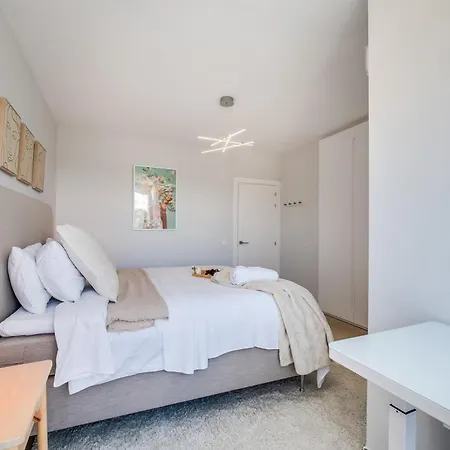 Newly Renovated Sunlit 3bdrm With Stunning Views Marbella