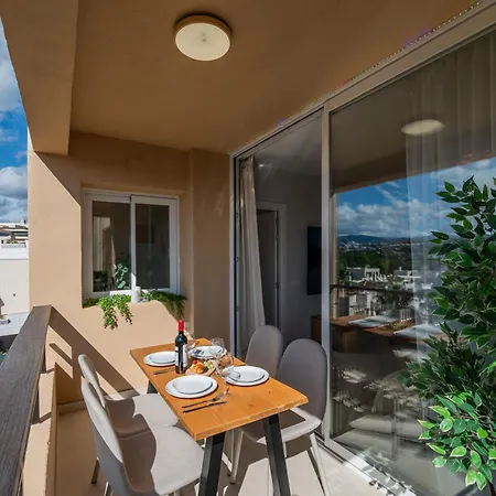 Apartment Newly Renovated Sunlit 3bdrm With Stunning Views