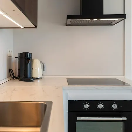 Newly Renovated Sunlit 3bdrm With Stunning Views Apartment